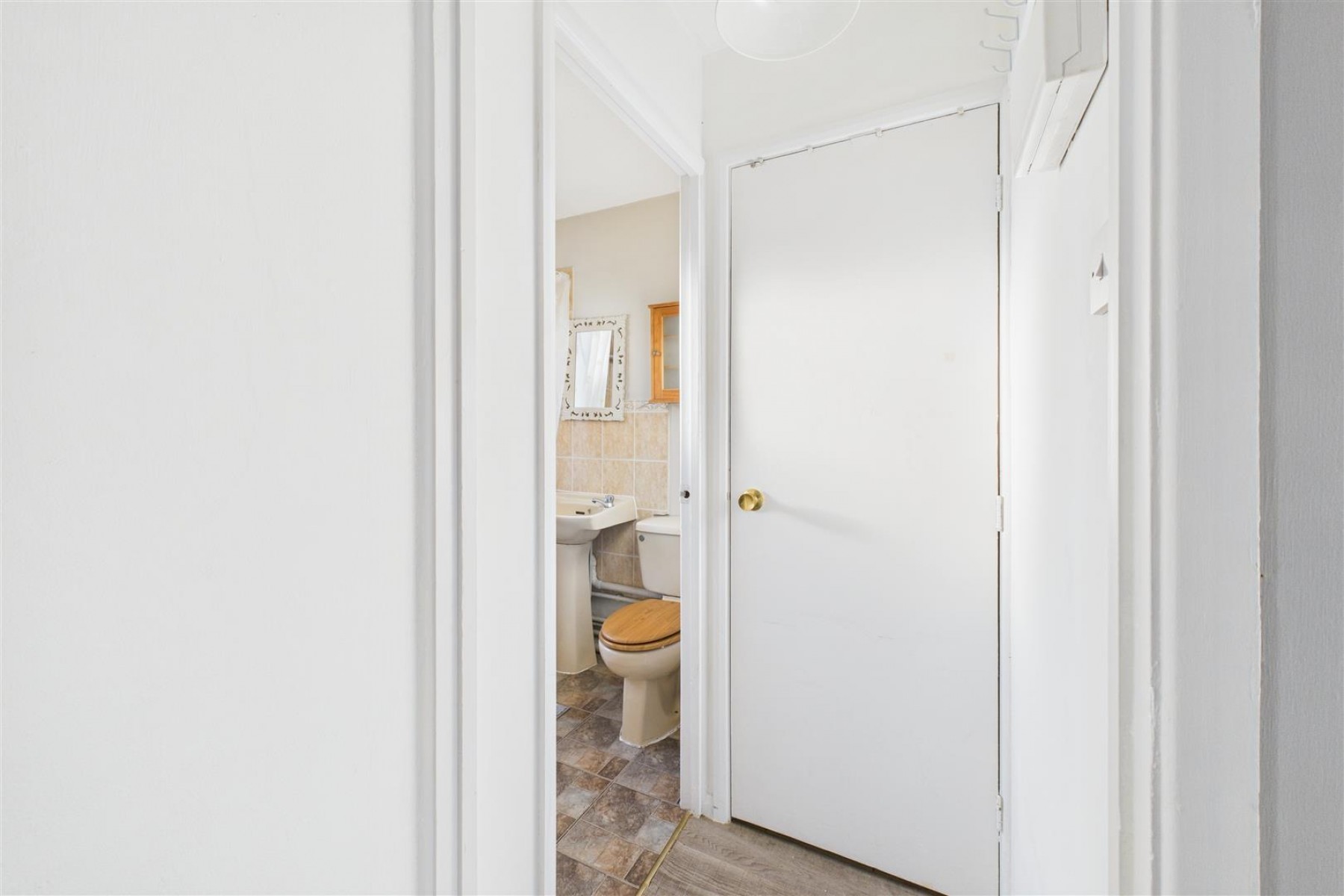 Images for BUNGALOW | BASIC UPDATING | DOWNEND