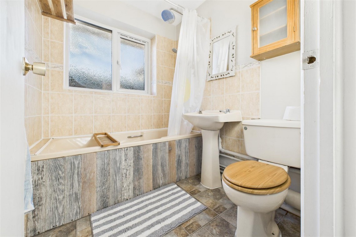Images for BUNGALOW | BASIC UPDATING | DOWNEND