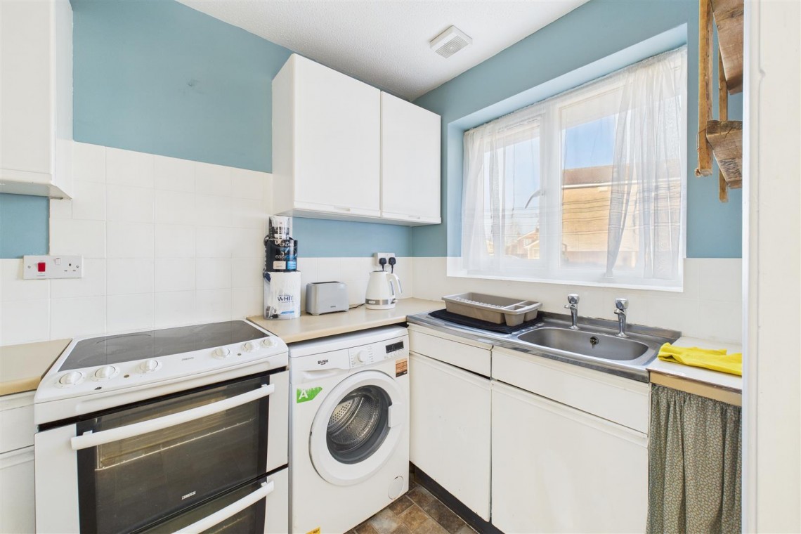 Images for BUNGALOW | BASIC UPDATING | DOWNEND