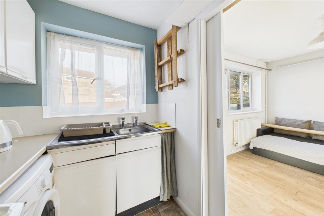 Images for BUNGALOW | BASIC UPDATING | DOWNEND