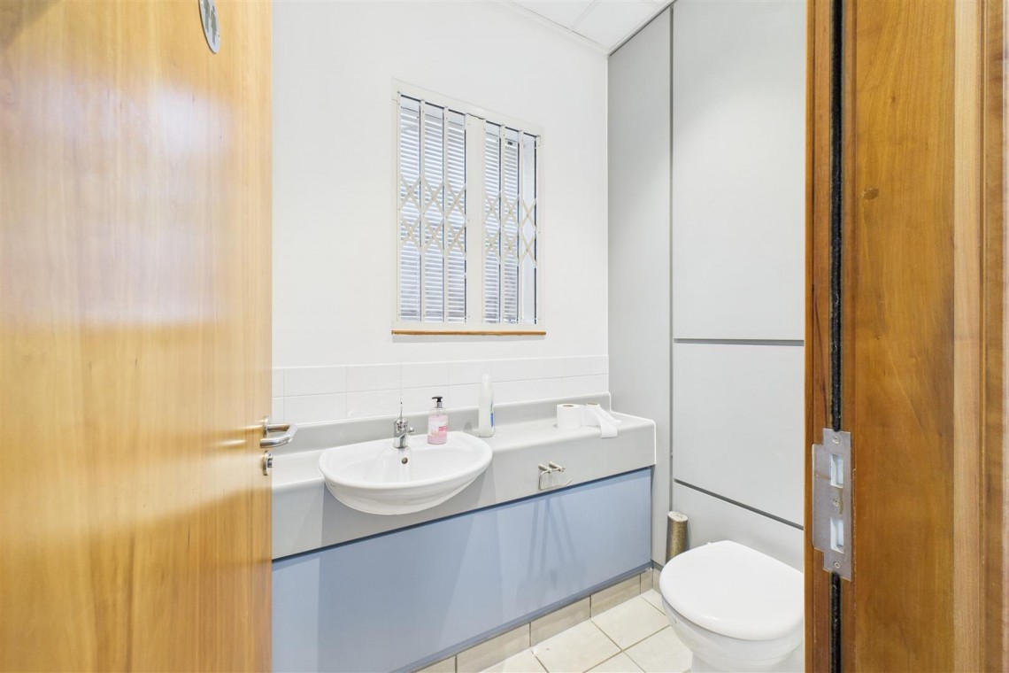 Images for COMMERCIAL | REDUCED | BS16