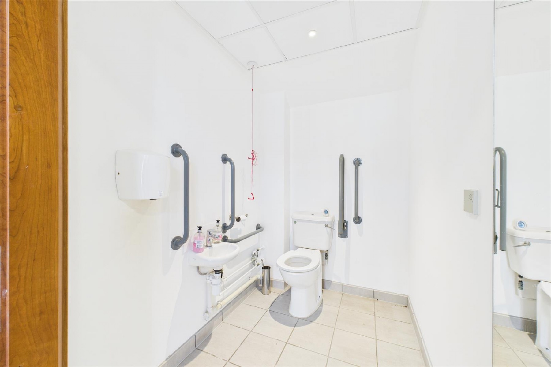 Images for COMMERCIAL | REDUCED | BS16
