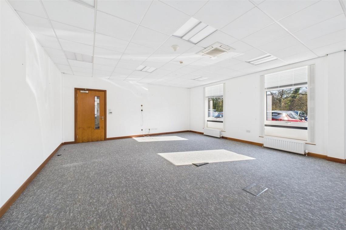 Images for COMMERCIAL | REDUCED | BS16