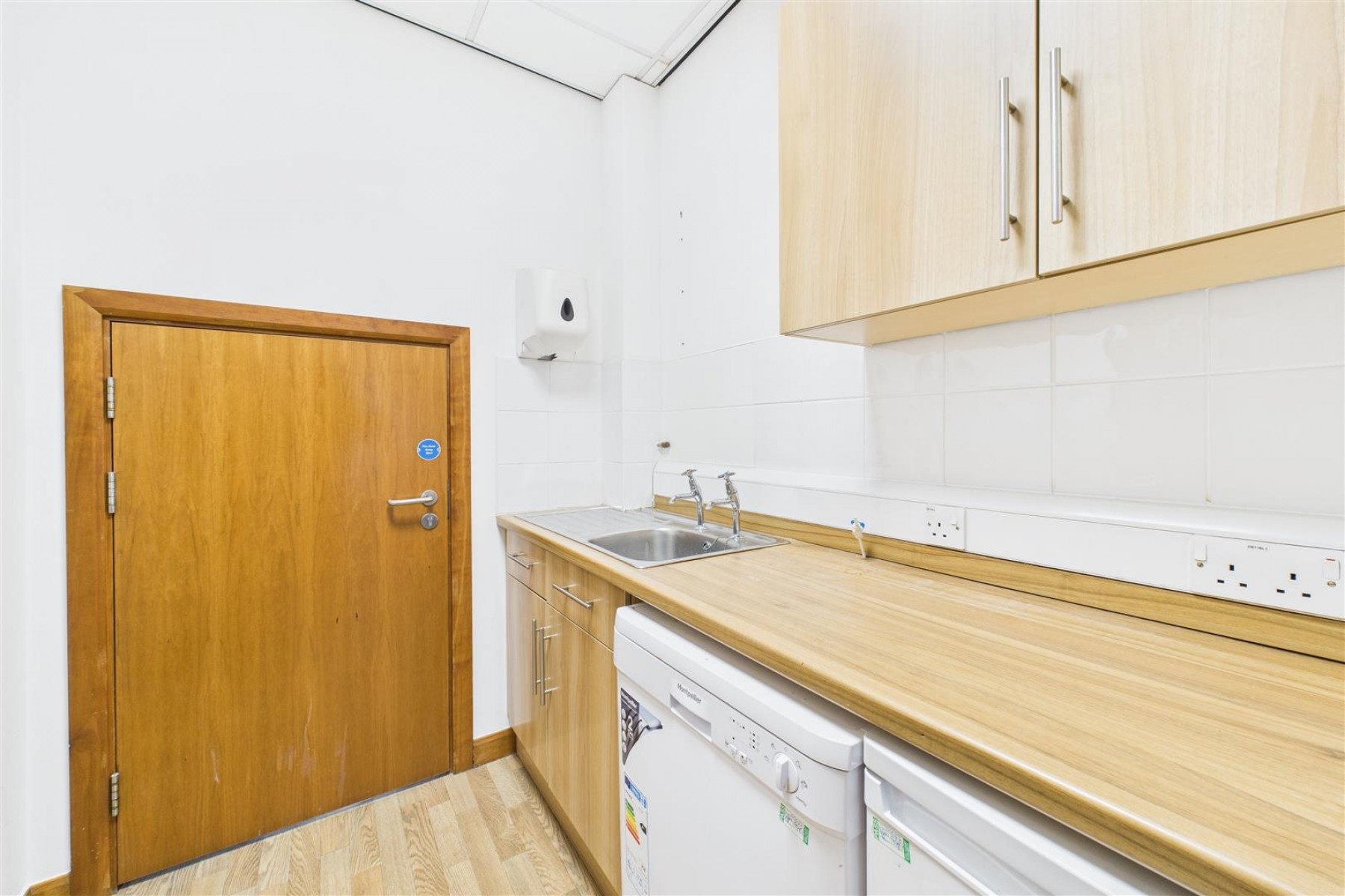 Images for COMMERCIAL | REDUCED | BS16