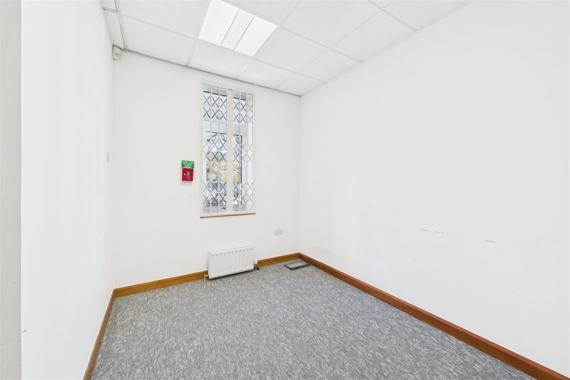 Images for COMMERCIAL | REDUCED | BS16