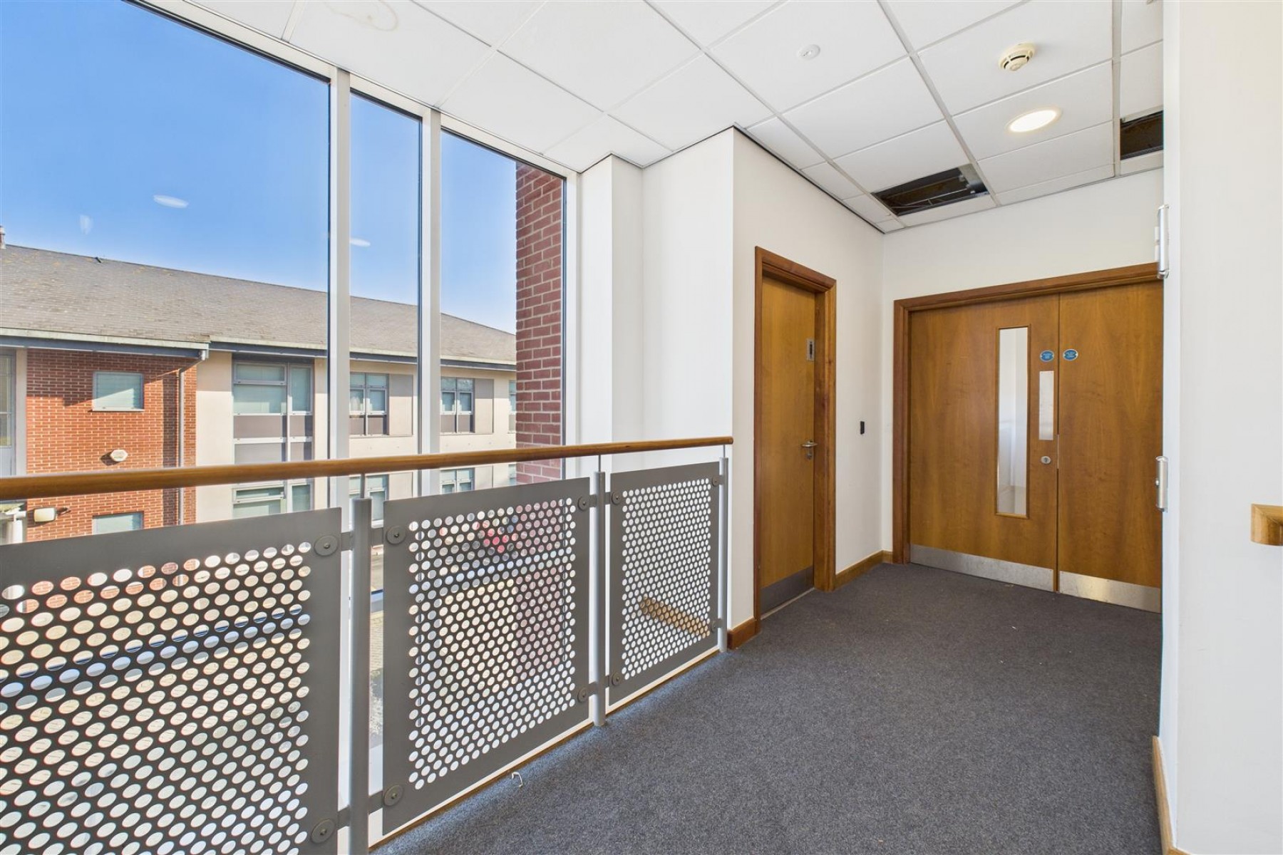 Images for COMMERCIAL | REDUCED | BS16