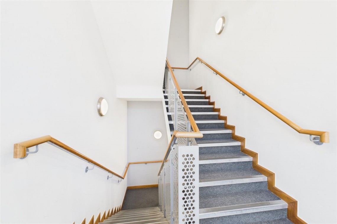 Images for COMMERCIAL | REDUCED | BS16
