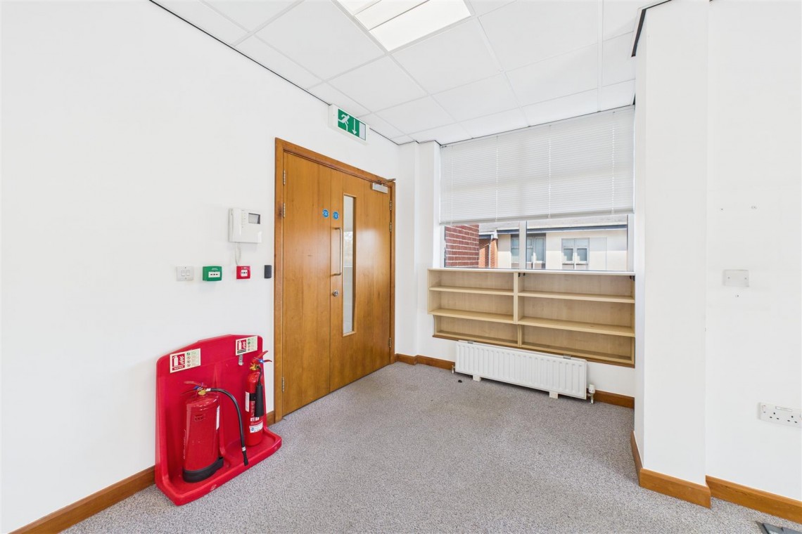 Images for COMMERCIAL | REDUCED | BS16