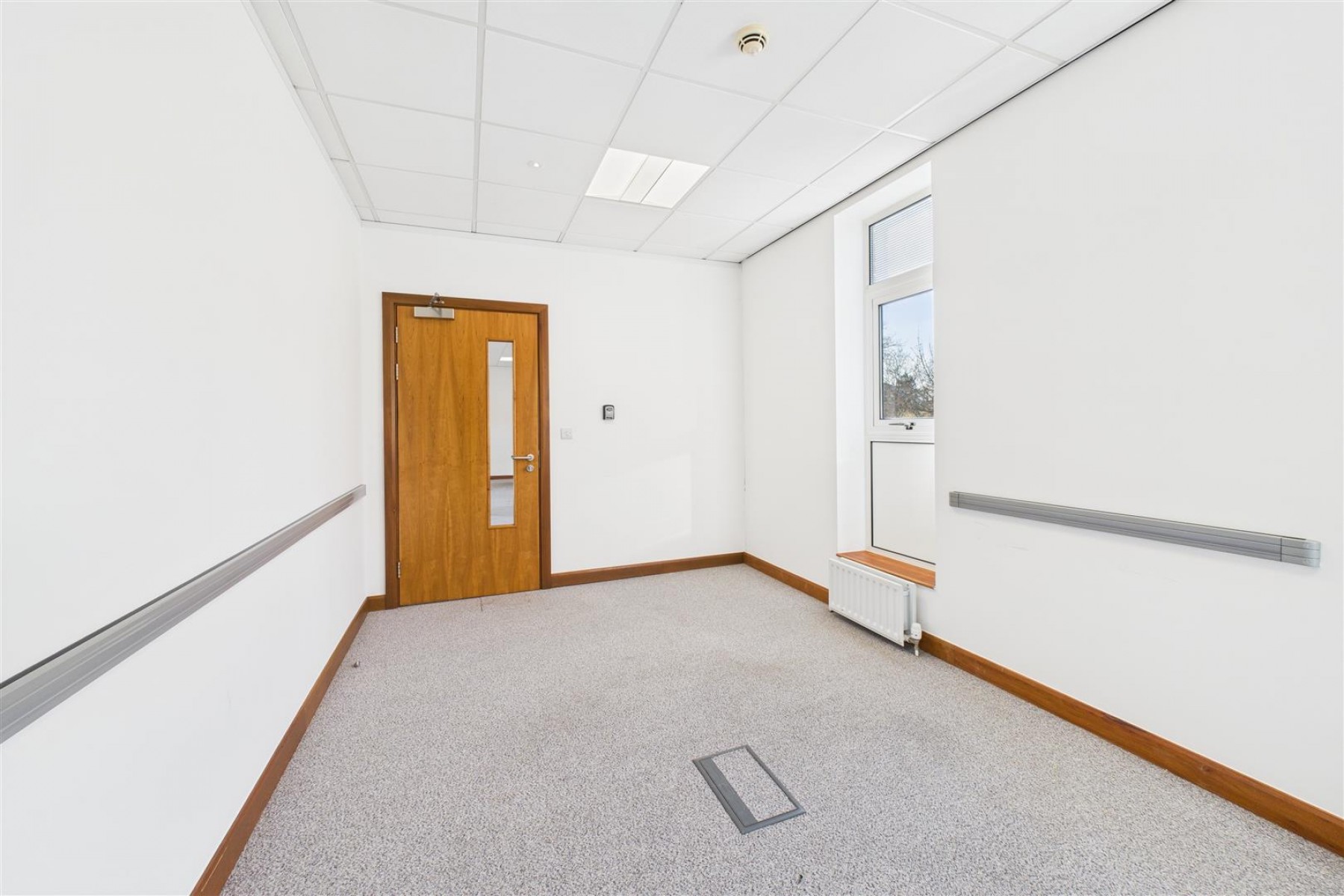 Images for COMMERCIAL | REDUCED | BS16