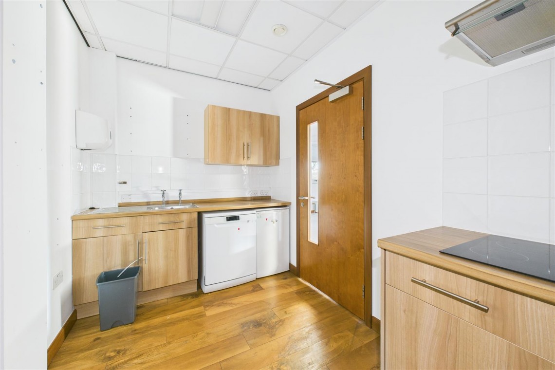 Images for COMMERCIAL | REDUCED | BS16