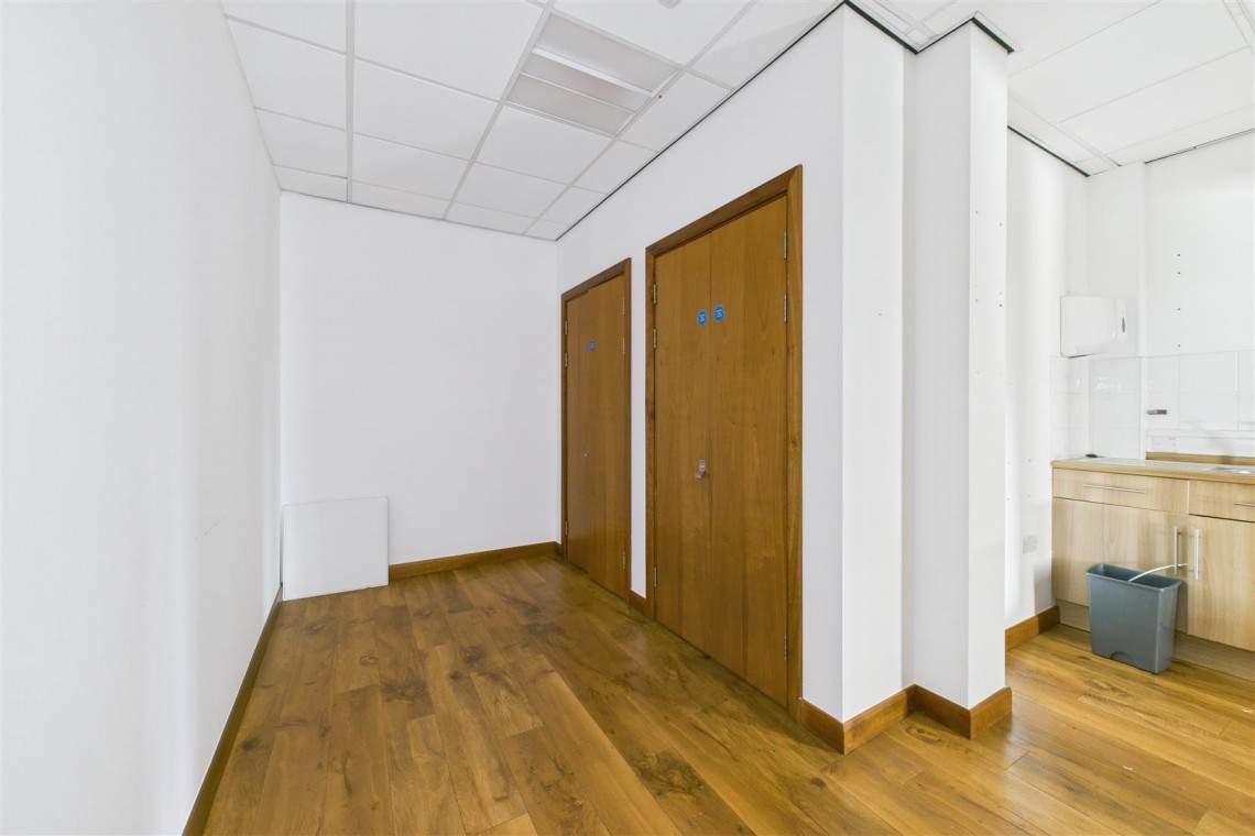 Images for COMMERCIAL | REDUCED | BS16