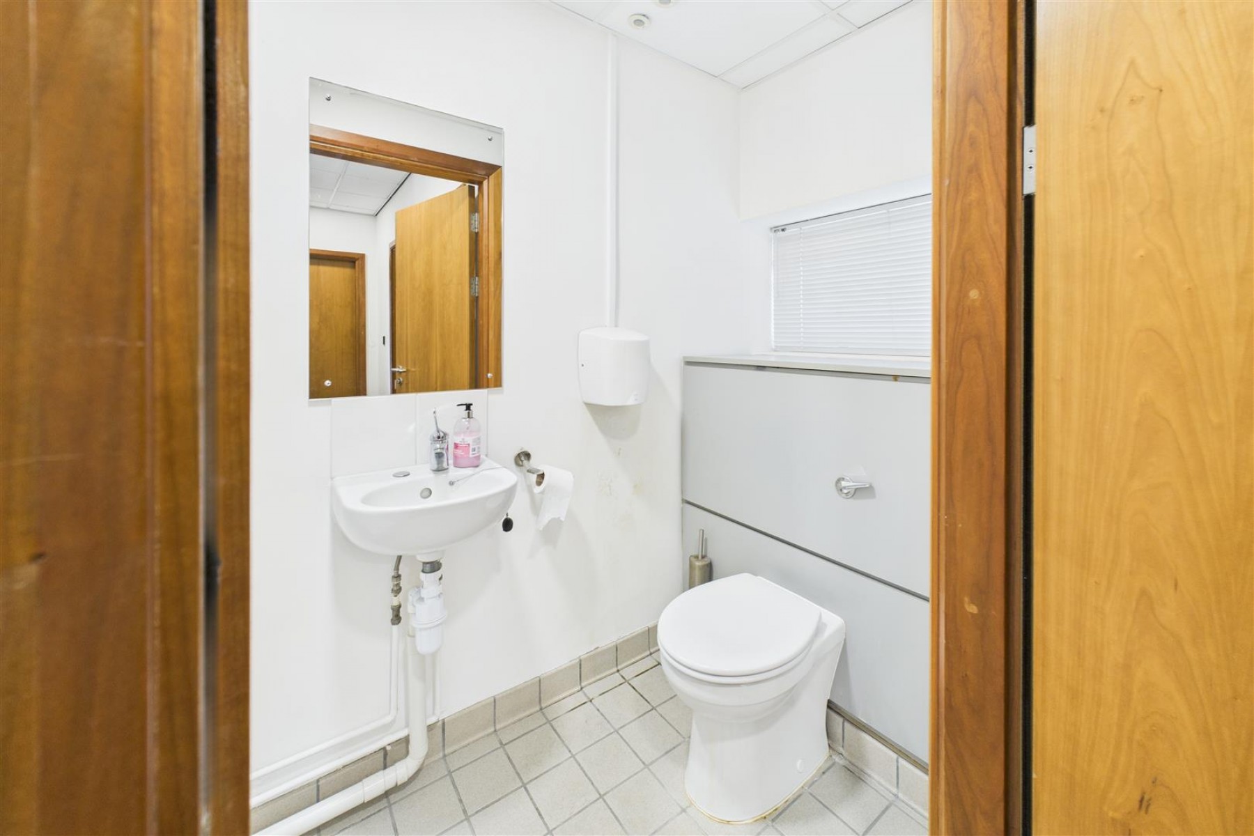 Images for COMMERCIAL | REDUCED | BS16