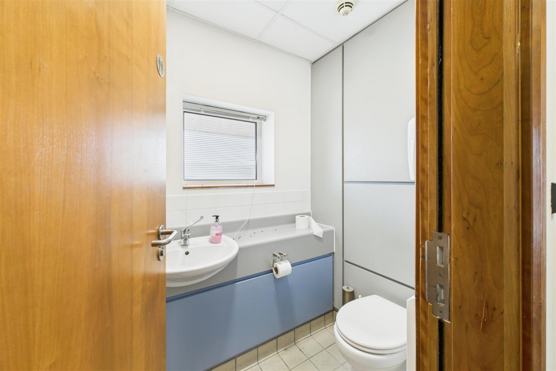 Images for COMMERCIAL | REDUCED | BS16