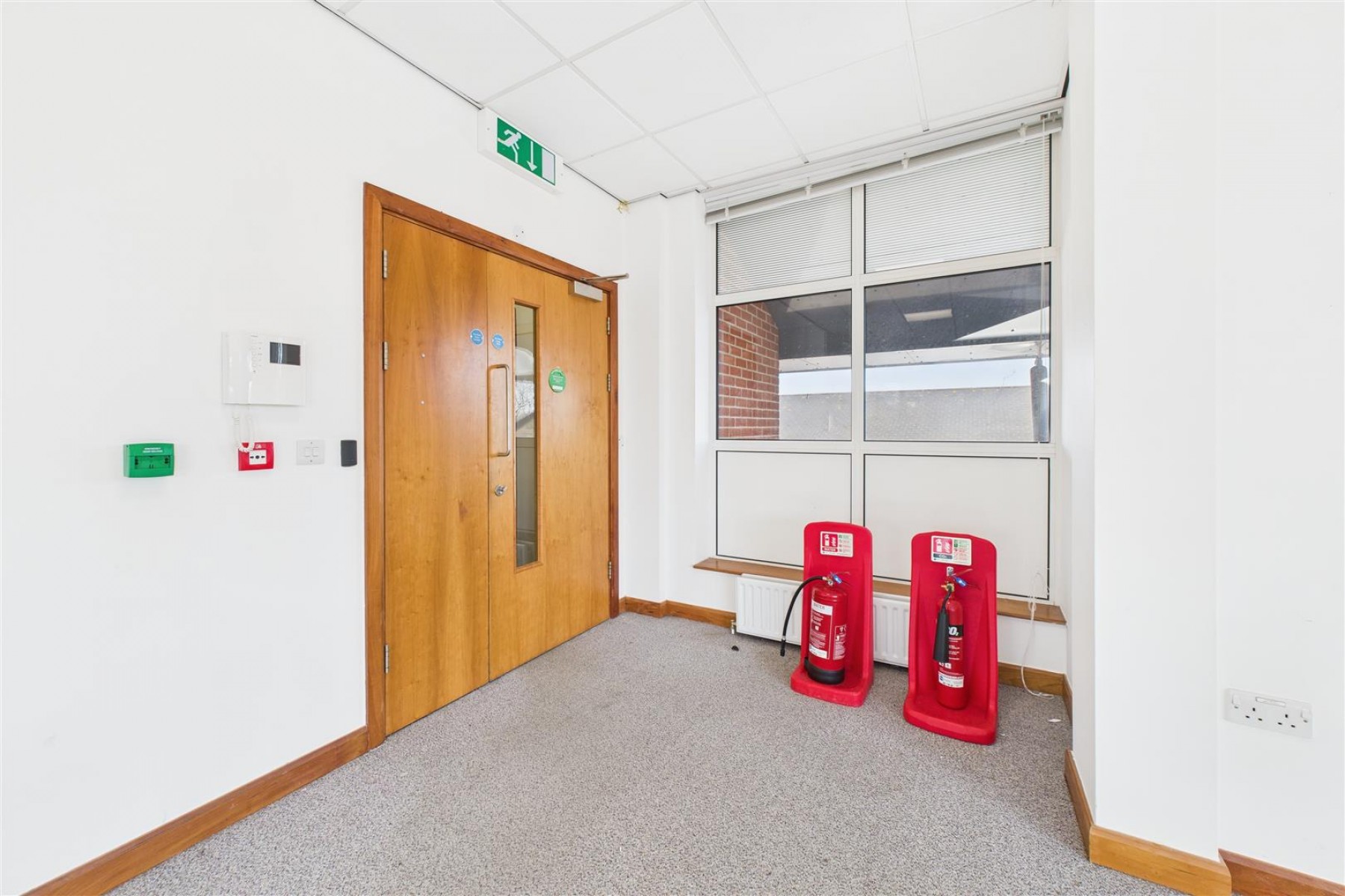 Images for COMMERCIAL | REDUCED | BS16