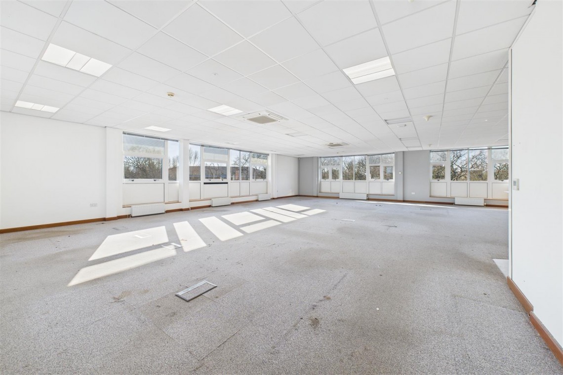 Images for COMMERCIAL | REDUCED | BS16