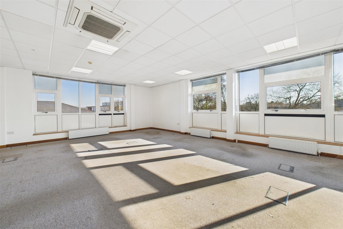 Images for COMMERCIAL | REDUCED | BS16