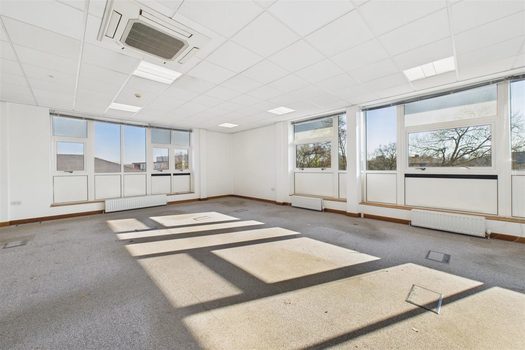 Images for COMMERCIAL | REDUCED | BS16