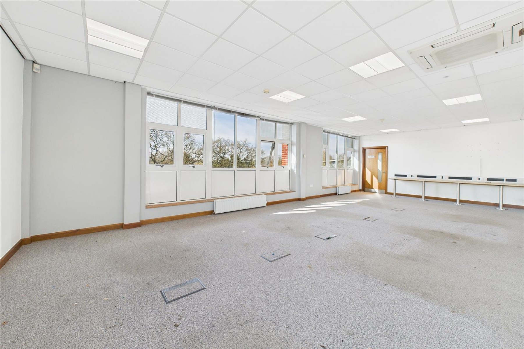 Images for COMMERCIAL | REDUCED | BS16