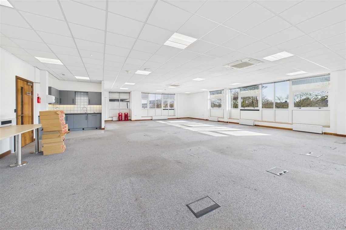 Images for COMMERCIAL | REDUCED | BS16