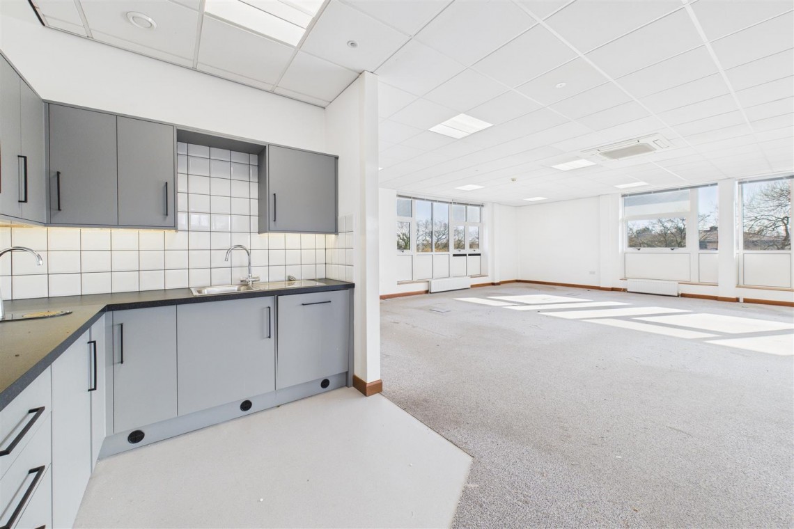 Images for COMMERCIAL | REDUCED | BS16