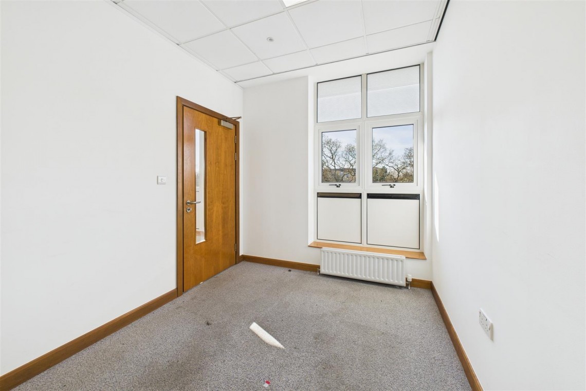 Images for COMMERCIAL | REDUCED | BS16