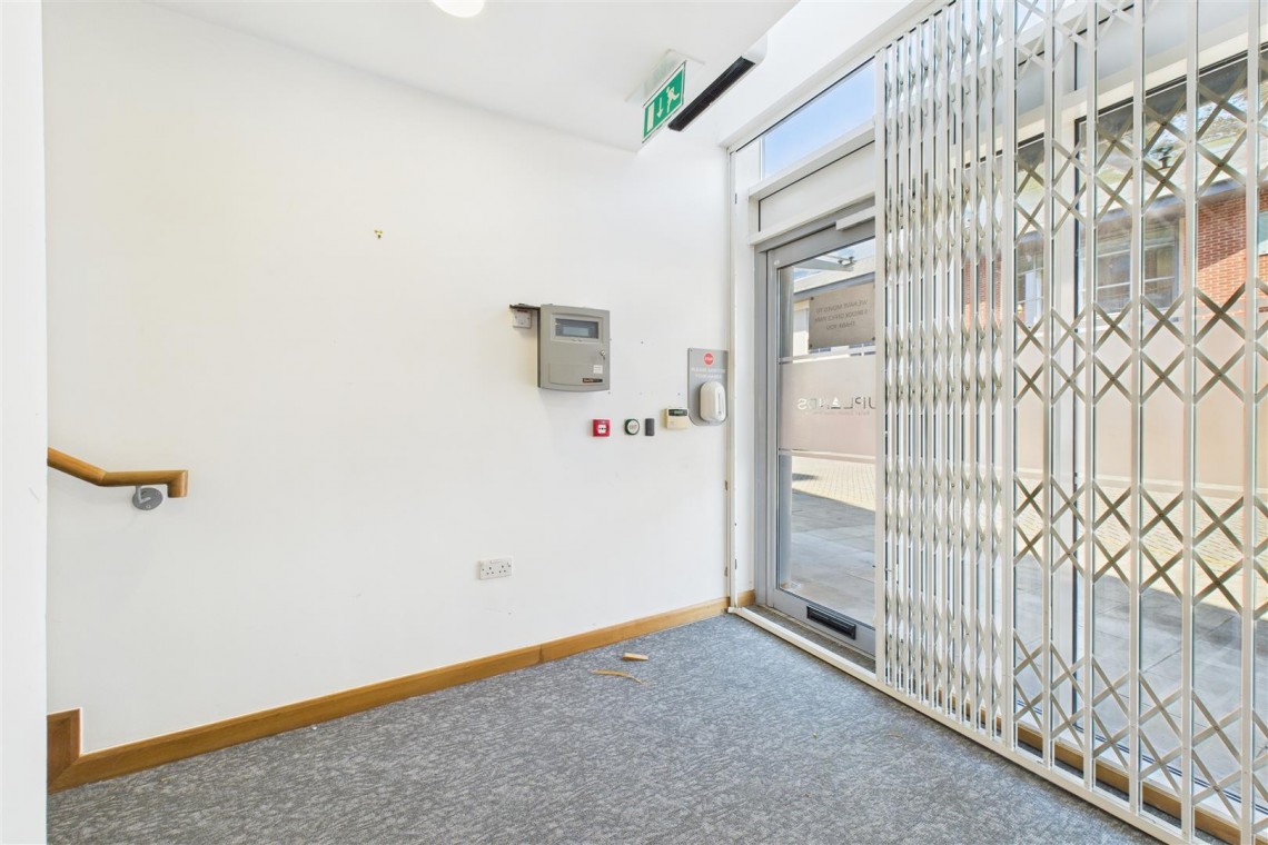 Images for COMMERCIAL | REDUCED | BS16