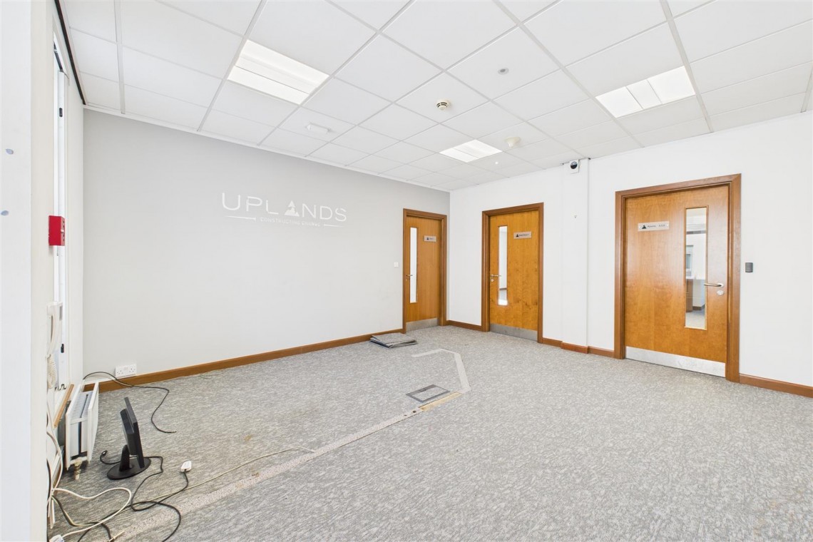 Images for COMMERCIAL | REDUCED | BS16
