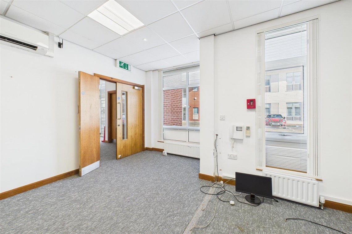 Images for COMMERCIAL | REDUCED | BS16
