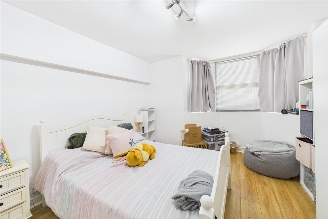 Images for 3 X FLATS | UPDATING | ST ANDREWS