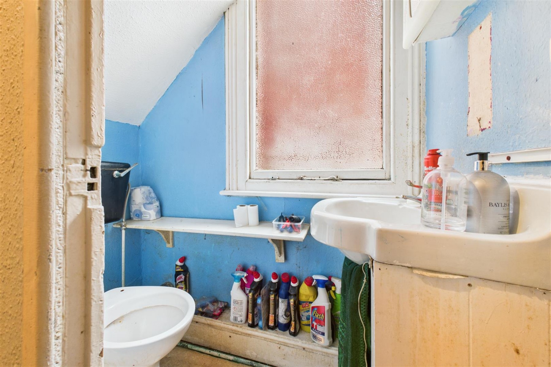 Images for 3 X FLATS | UPDATING | ST ANDREWS