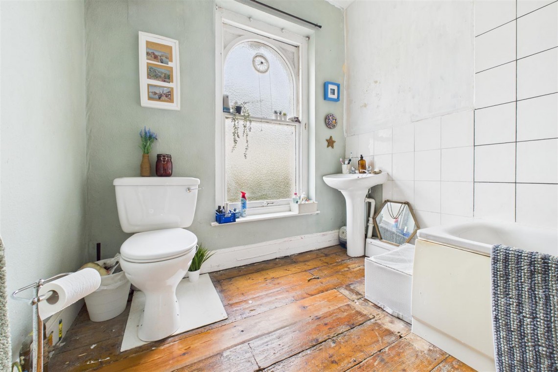 Images for 3 X FLATS | UPDATING | ST ANDREWS