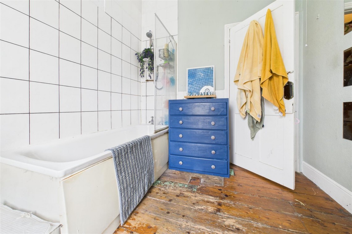 Images for 3 X FLATS | UPDATING | ST ANDREWS