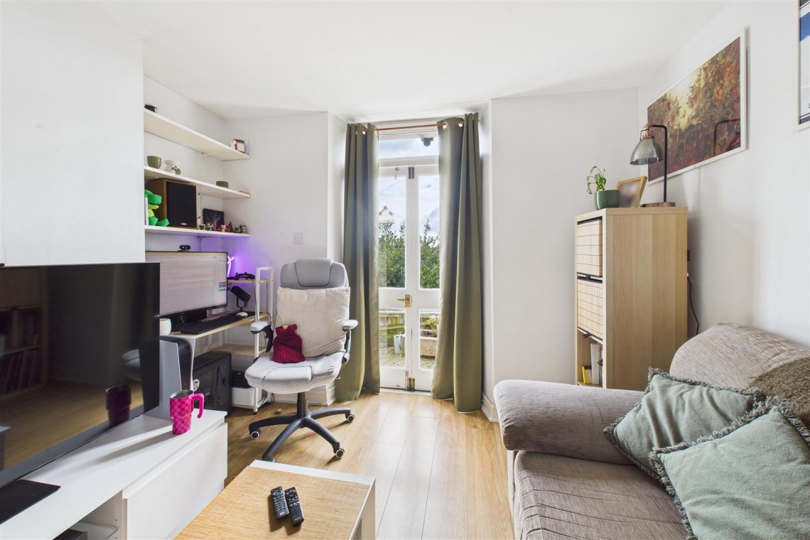 Images for 3 X FLATS | UPDATING | ST ANDREWS