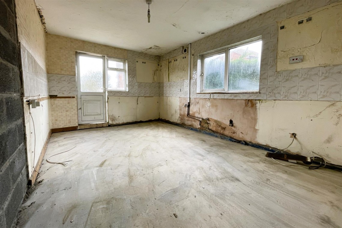 Images for HMO | £54K | BONUS PLOT | FISHPONDS