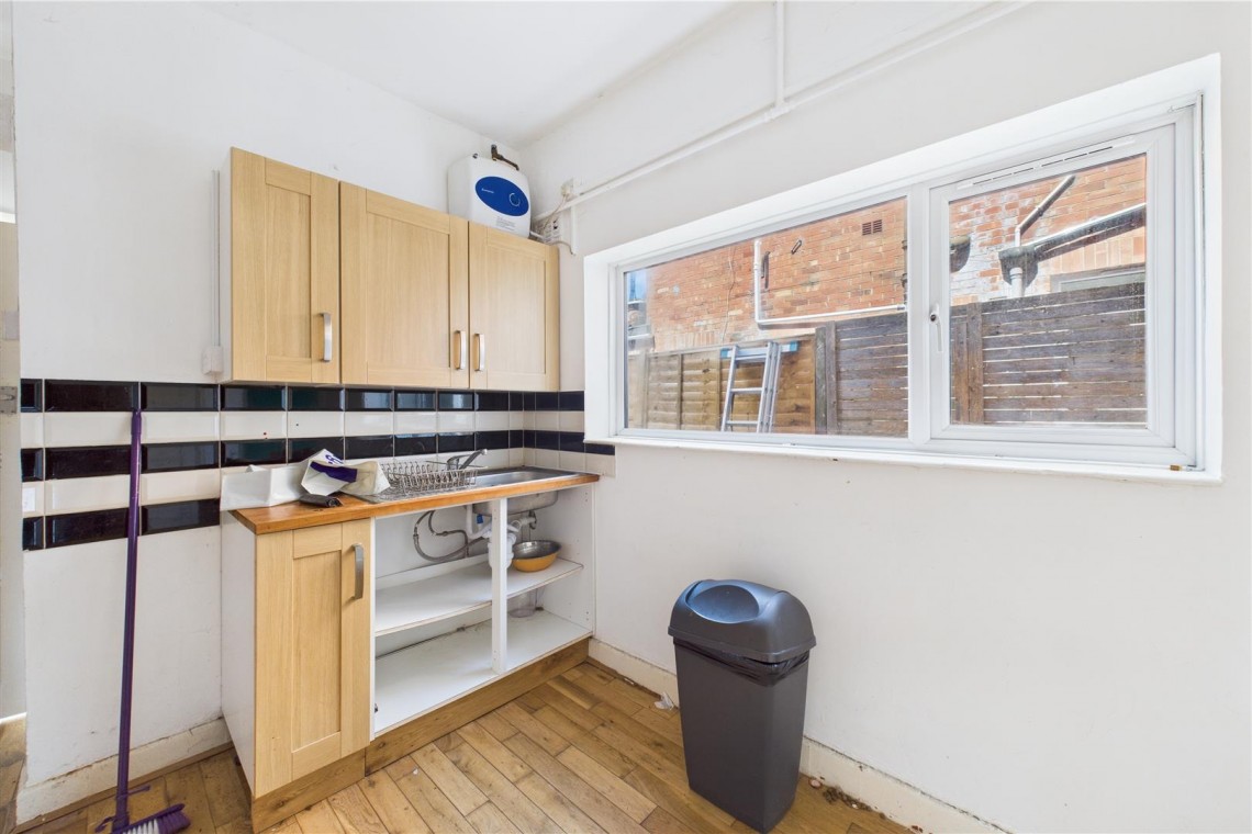Images for 2 X VACANT FLATS | WSM