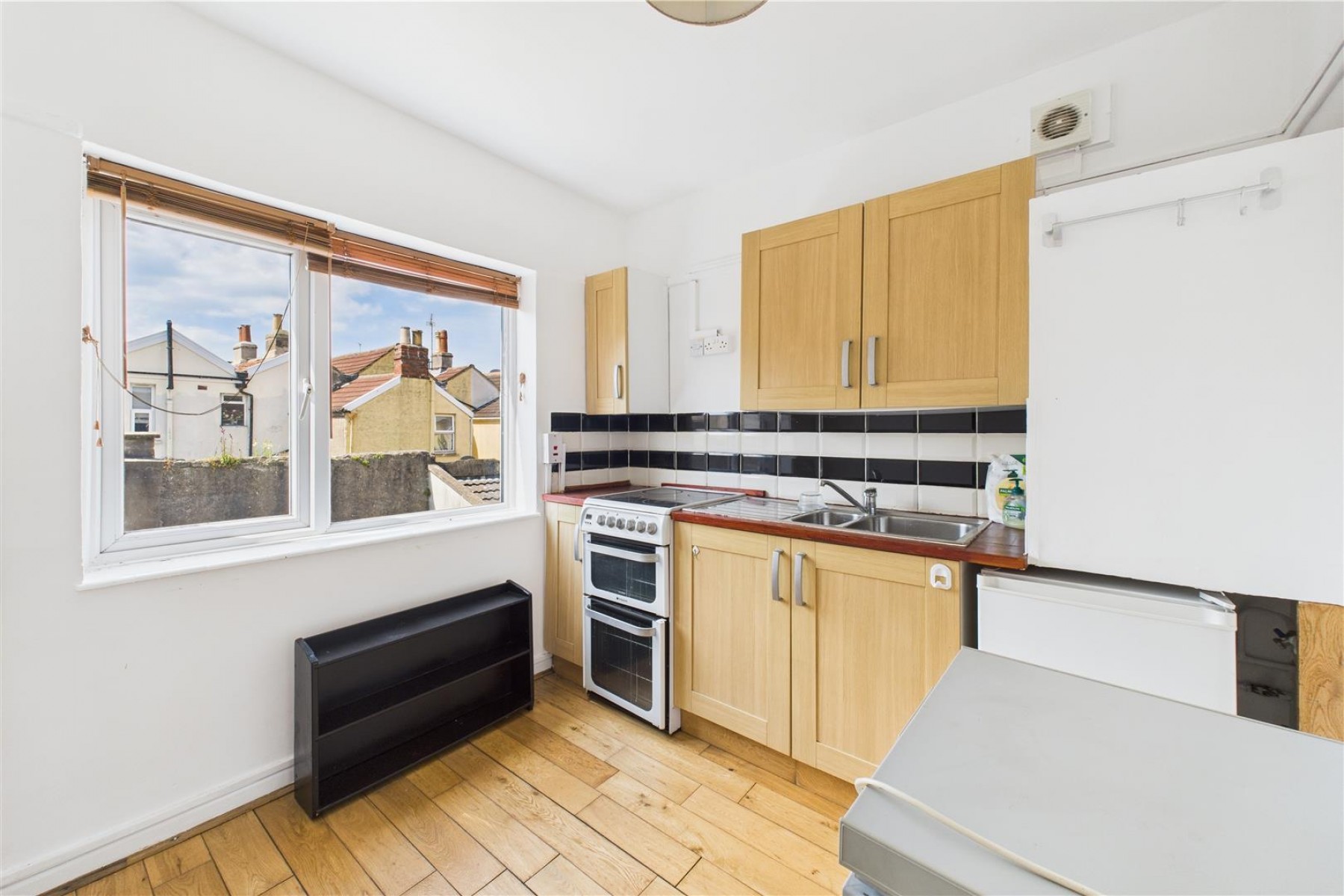 Images for 2 X VACANT FLATS | WSM