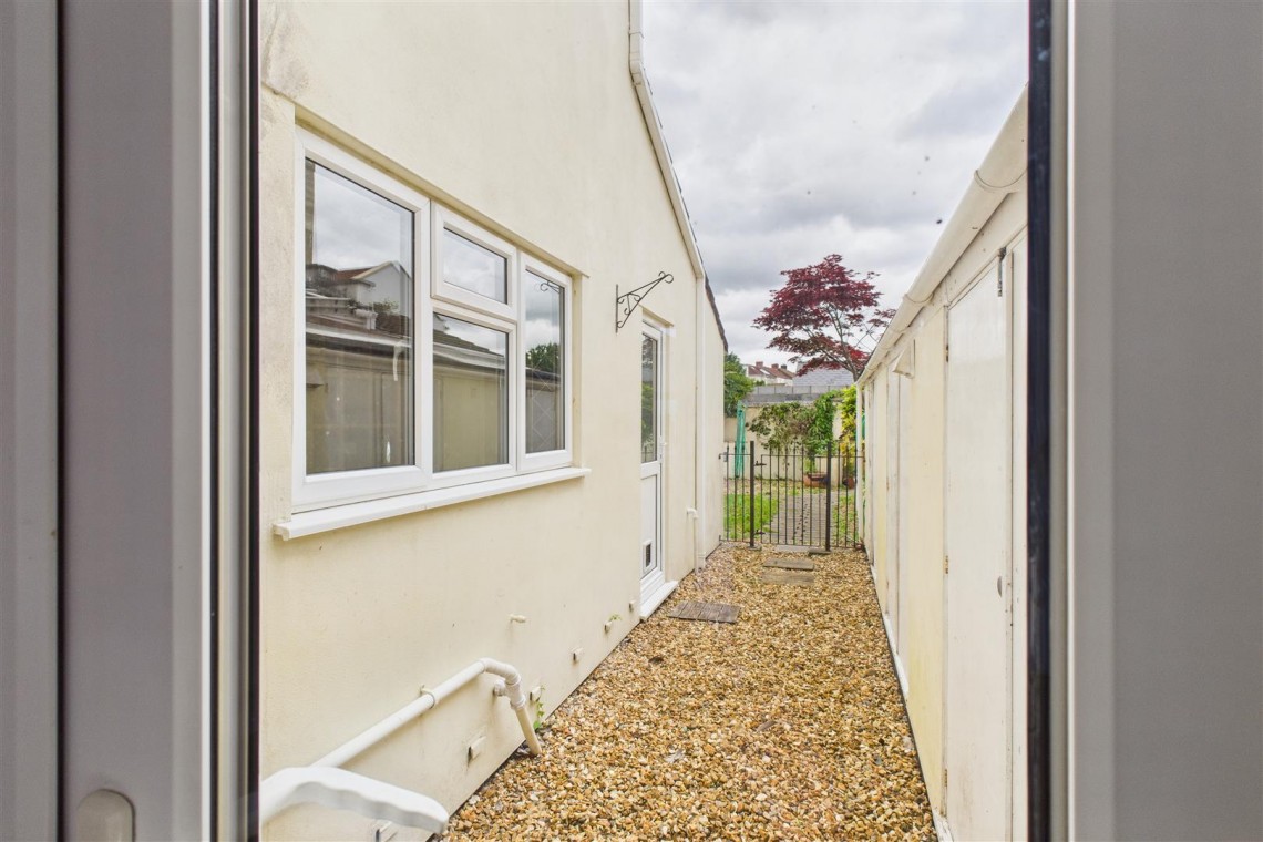 Images for REDUCED | BASIC UPDATING | KINGSWOOD