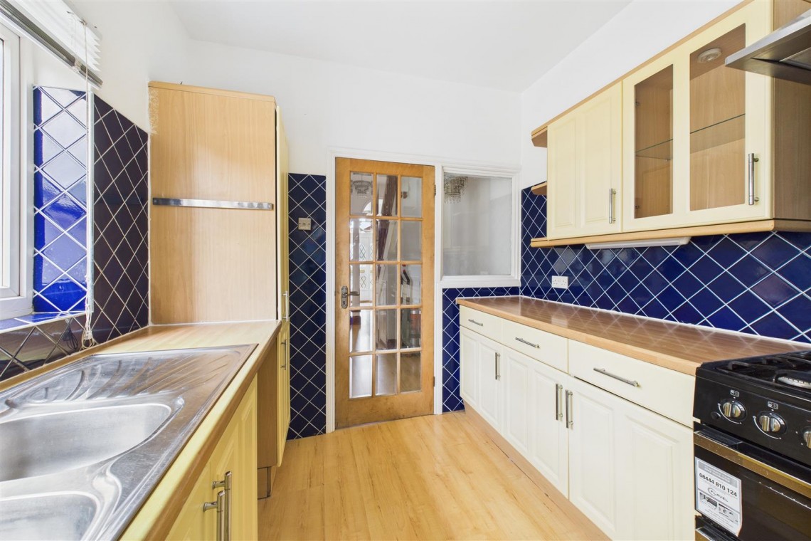 Images for REDUCED | BASIC UPDATING | KINGSWOOD