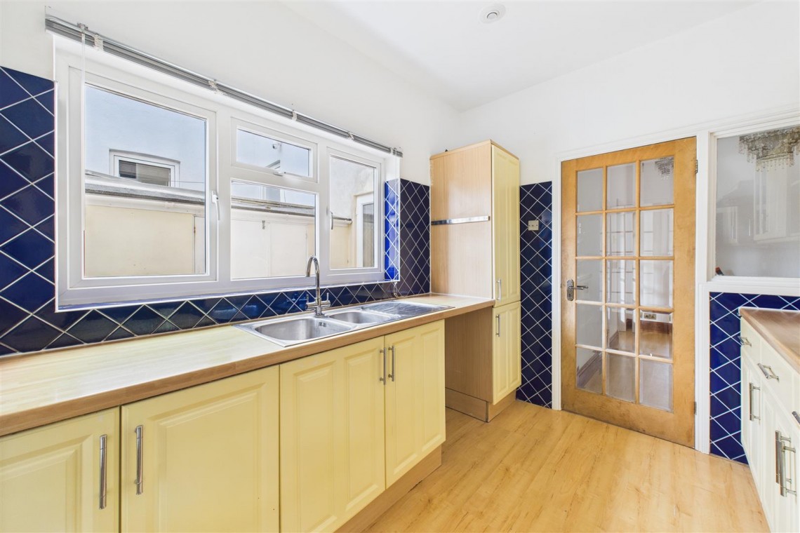 Images for REDUCED | BASIC UPDATING | KINGSWOOD