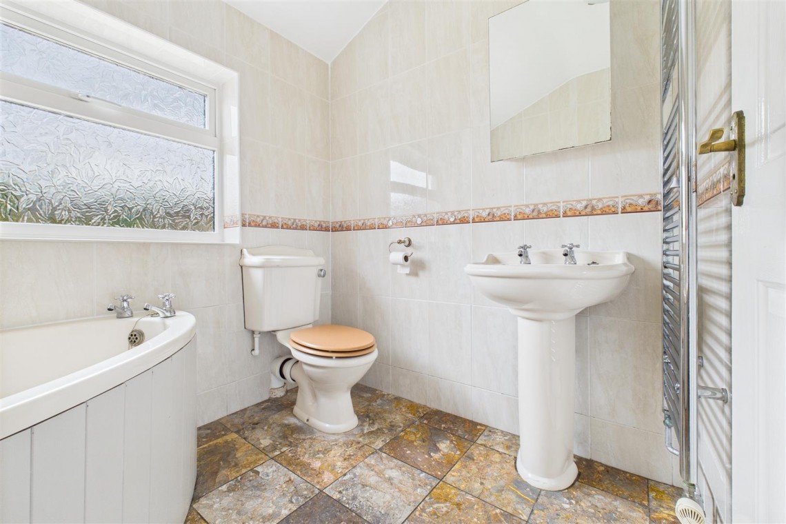 Images for REDUCED | BASIC UPDATING | KINGSWOOD