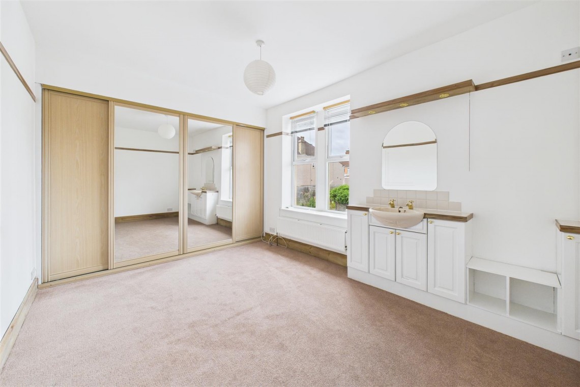 Images for REDUCED | BASIC UPDATING | KINGSWOOD