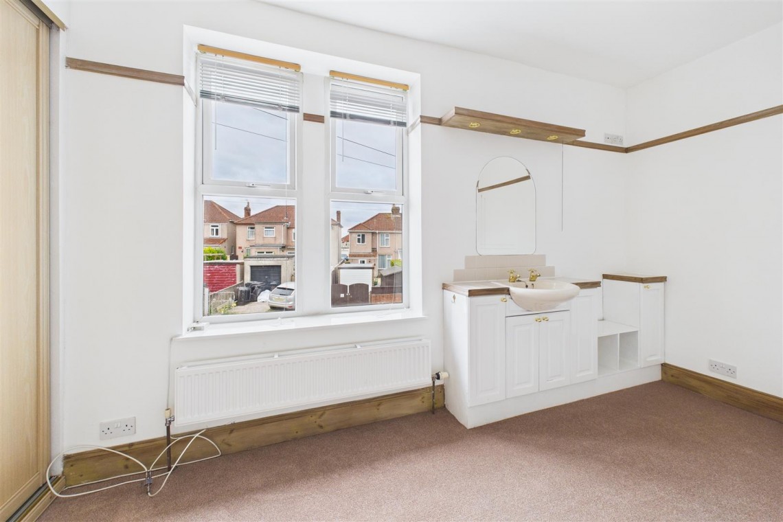 Images for REDUCED | BASIC UPDATING | KINGSWOOD