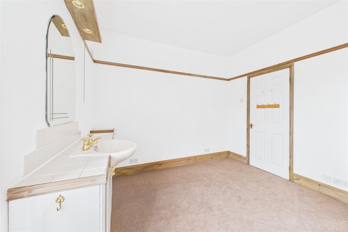 Images for REDUCED | BASIC UPDATING | KINGSWOOD