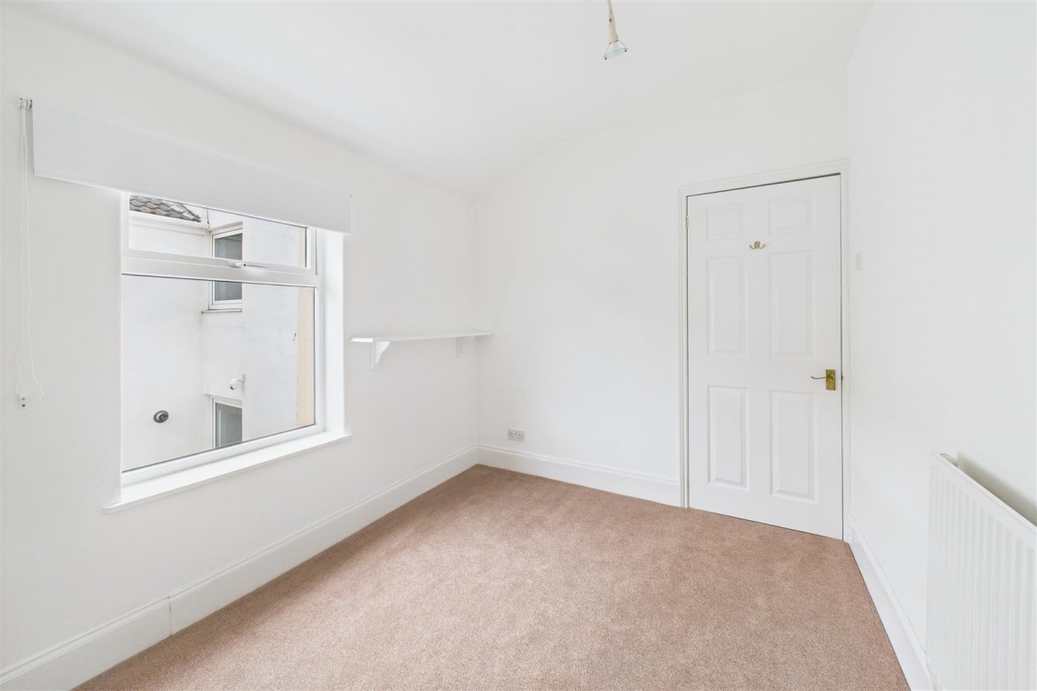 Images for REDUCED | BASIC UPDATING | KINGSWOOD