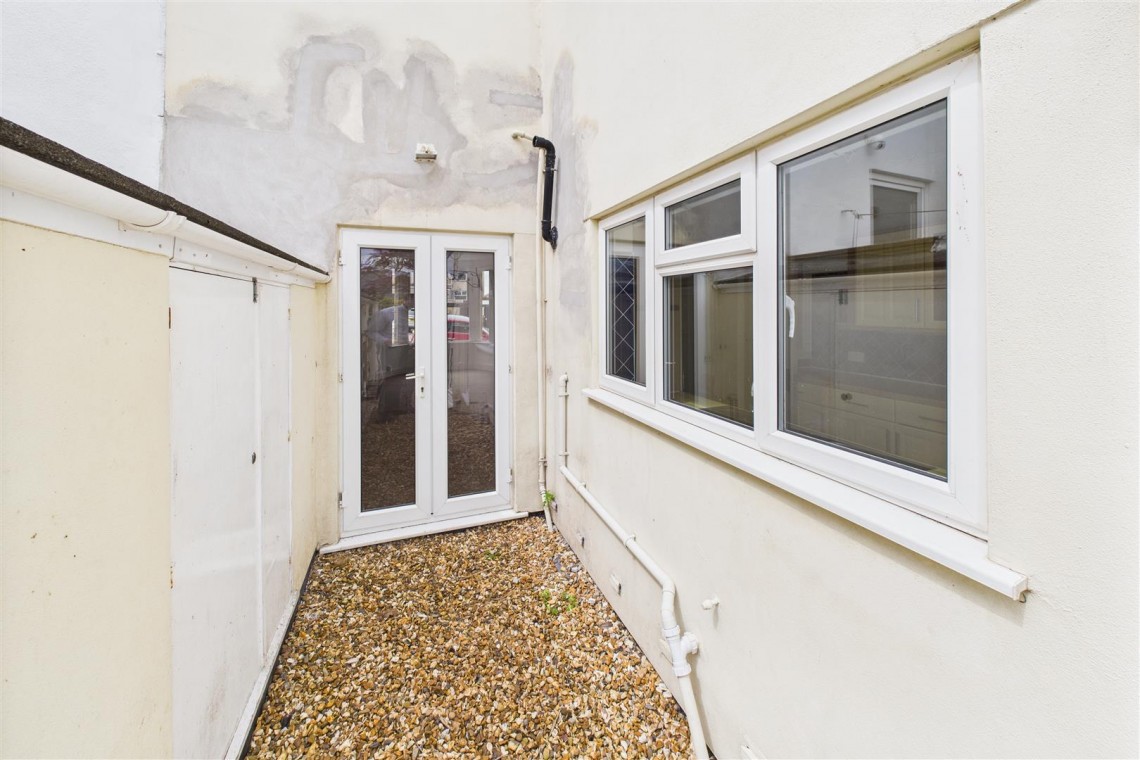 Images for REDUCED | BASIC UPDATING | KINGSWOOD
