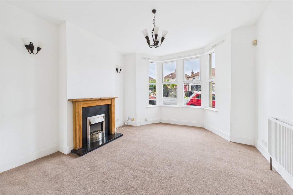 Images for REDUCED | BASIC UPDATING | KINGSWOOD