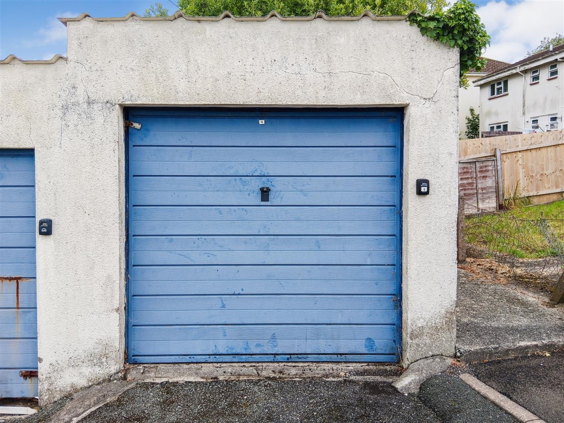 Images for 5 X GARAGES | DARTMOUTH