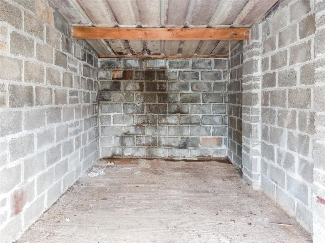 Images for 5 X GARAGES | DARTMOUTH