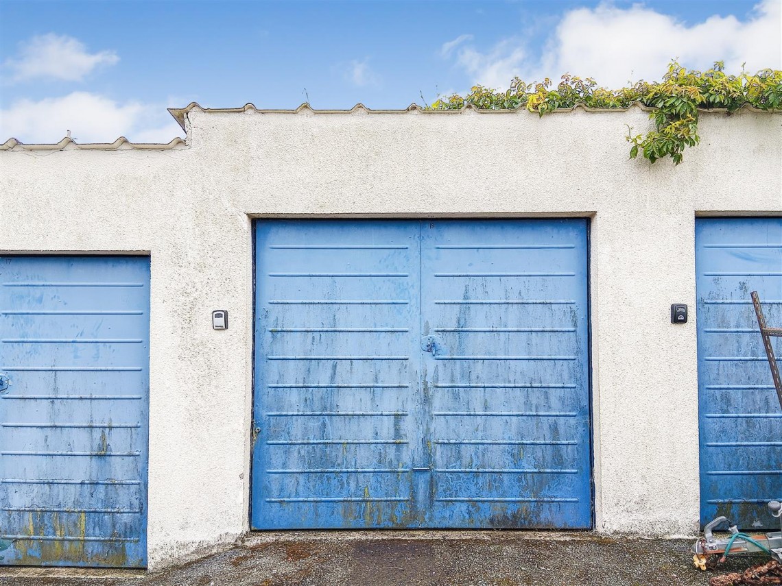Images for 5 X GARAGES | DARTMOUTH