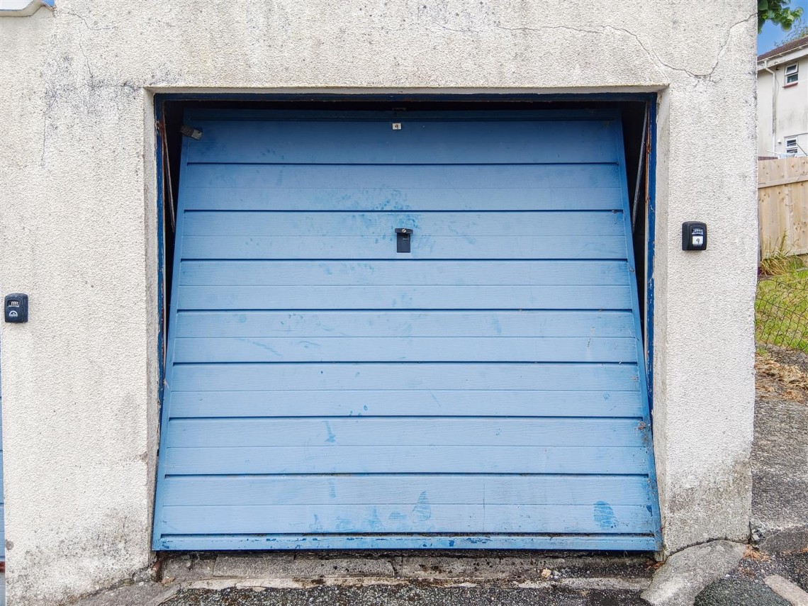 Images for 5 X GARAGES | DARTMOUTH